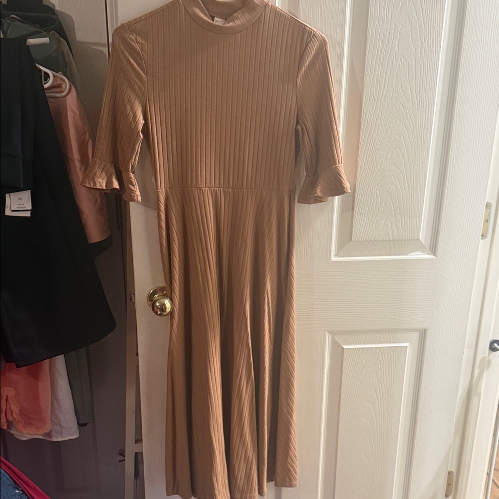 Women's Ribbed Flutter-Sleeve Midi Dress - Tan